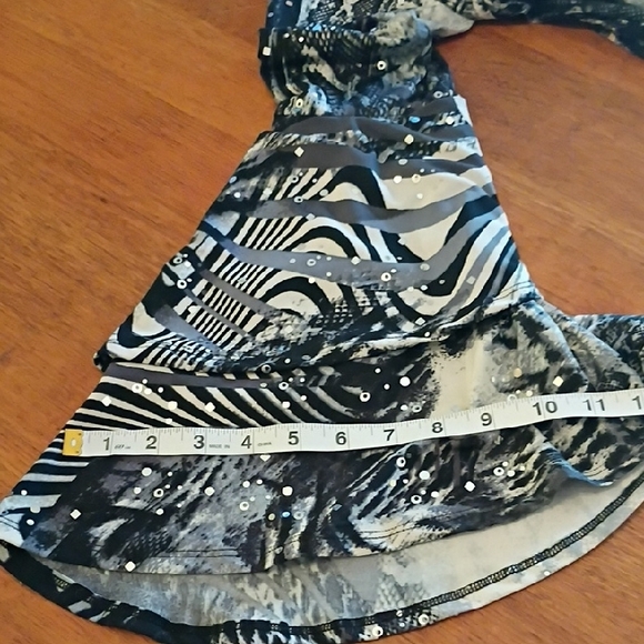 VENUS Abstract Print Blouse Size Small. Super Bell Sleeves. Statement Top. - Picture 15 of 15